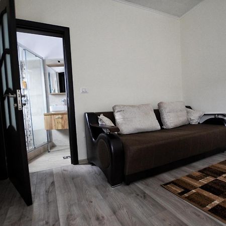 Flori'S Apartment 브라쇼브 외부 사진